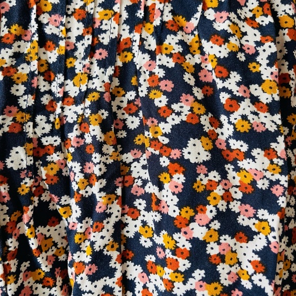 Floral woman’s top - Picture 3 of 3